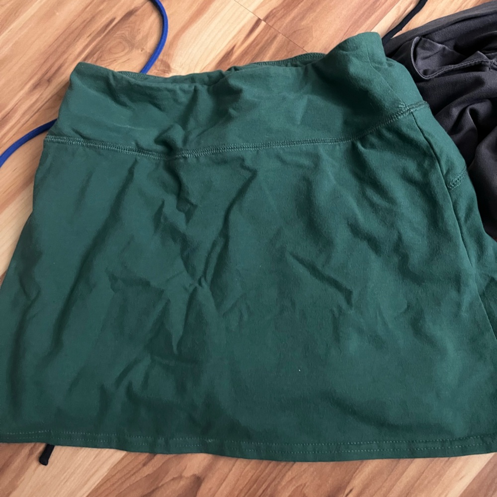 Hollister evergreen colored skort